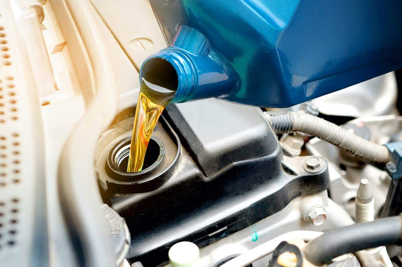 Cómo medir el aceite de un coche